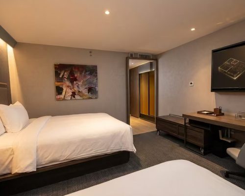 Courtyard Marriott Guestroom